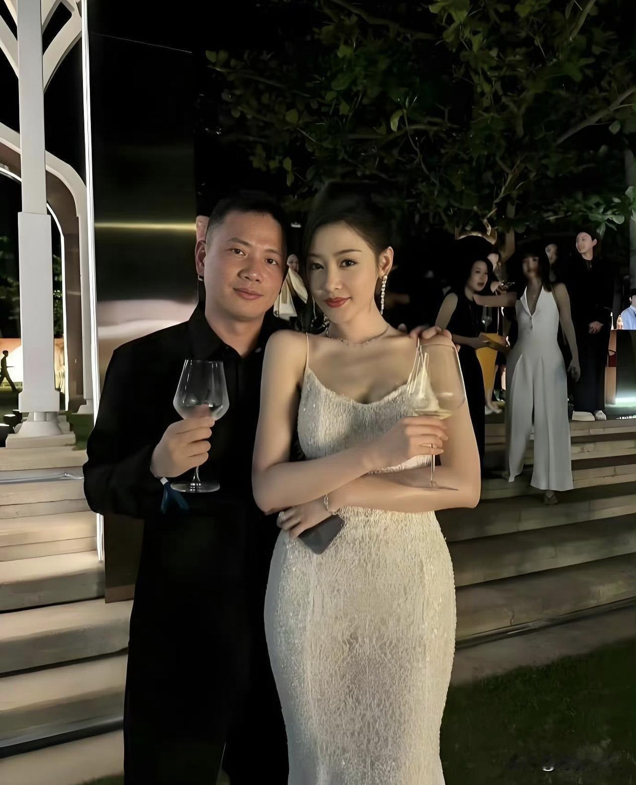 张天爱的跨
赢麻了这身材
说是娱乐圈top
不过分吧？ ​​​

从这次亮相来看
