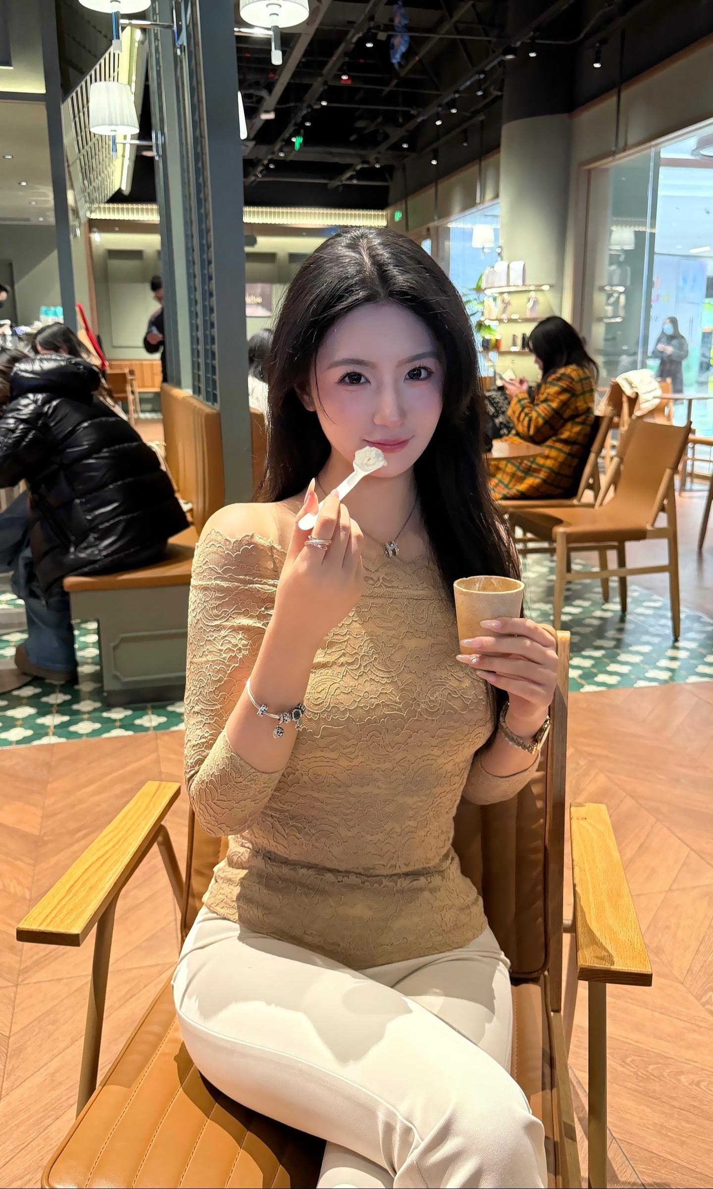 我与你瞳孔对视的瞬间 就是我们心跳最近的距离