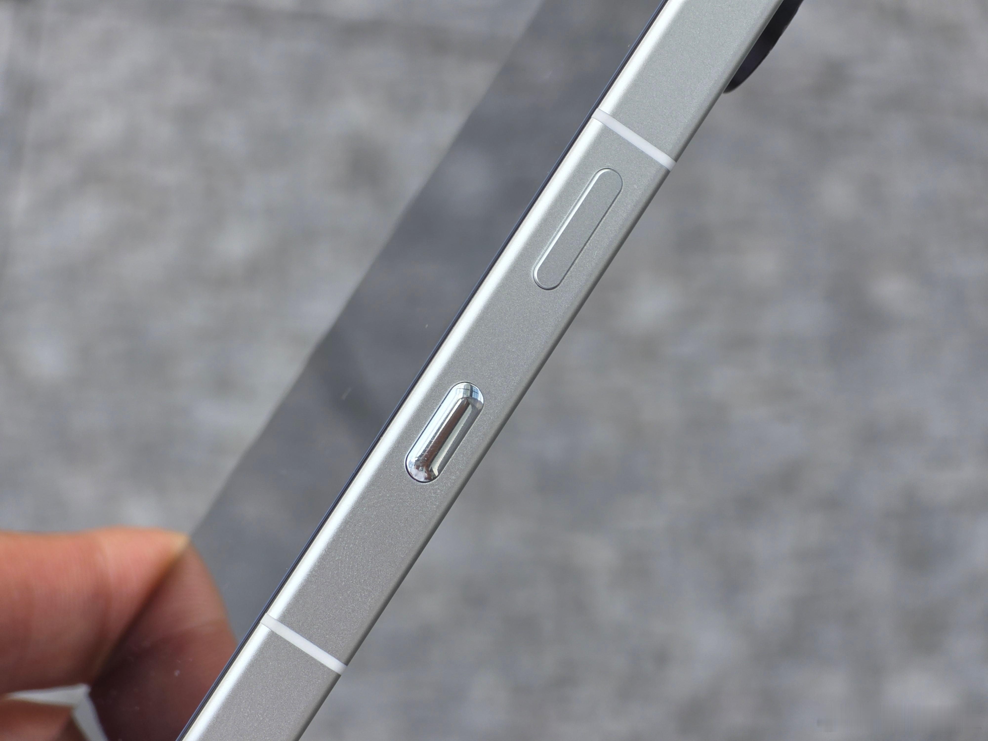 Nothing Phone 3 这个Essential 按键是我觉得最傻逼的设计