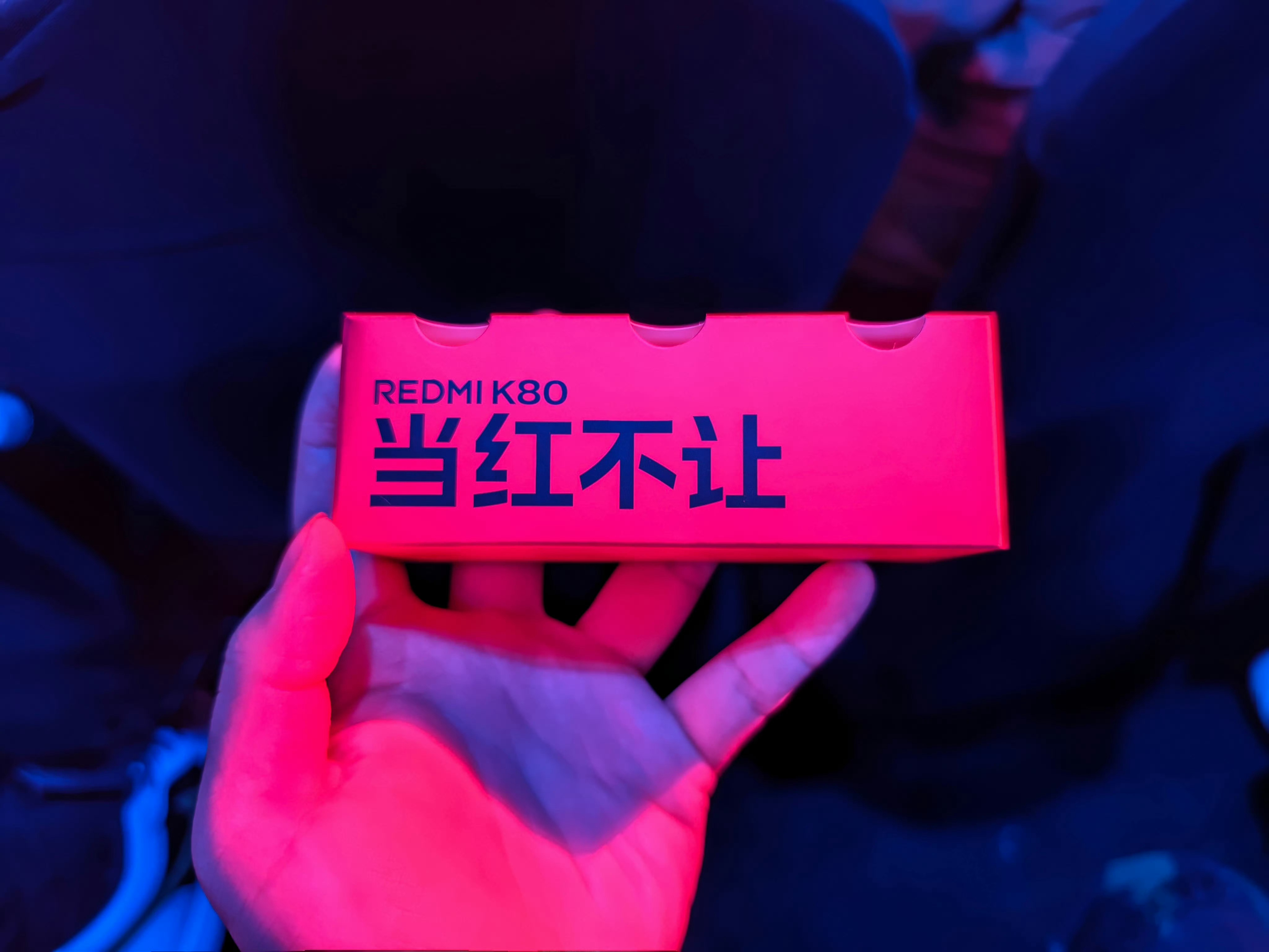 樊振东宣布退出世界排名 这个乒乓球是当时REDMI发布会时拿到了，当时樊振东也在
