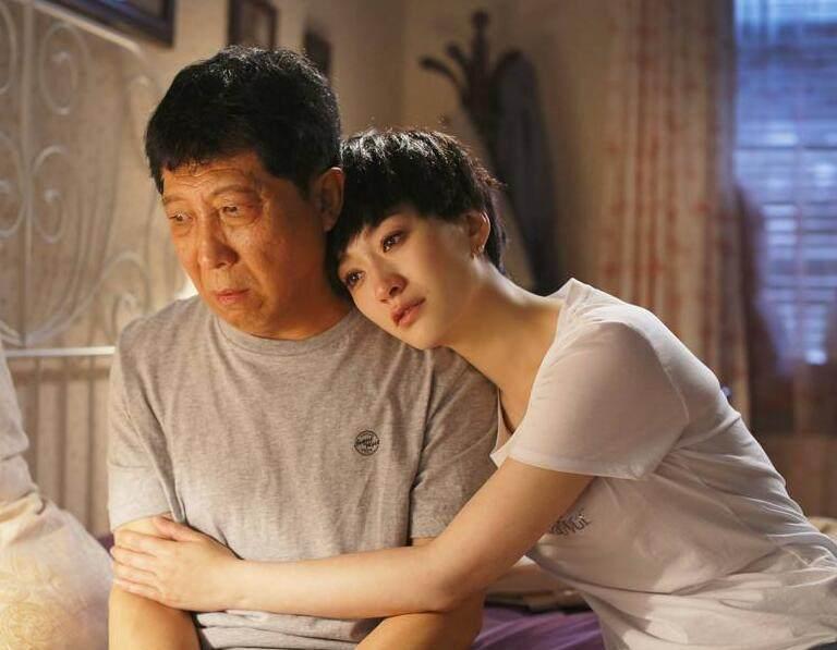 最近要嫁女儿，老婆提要聘金18万元。
我们女儿大学刚毕业未婚怀孕，因为怀孕加上两