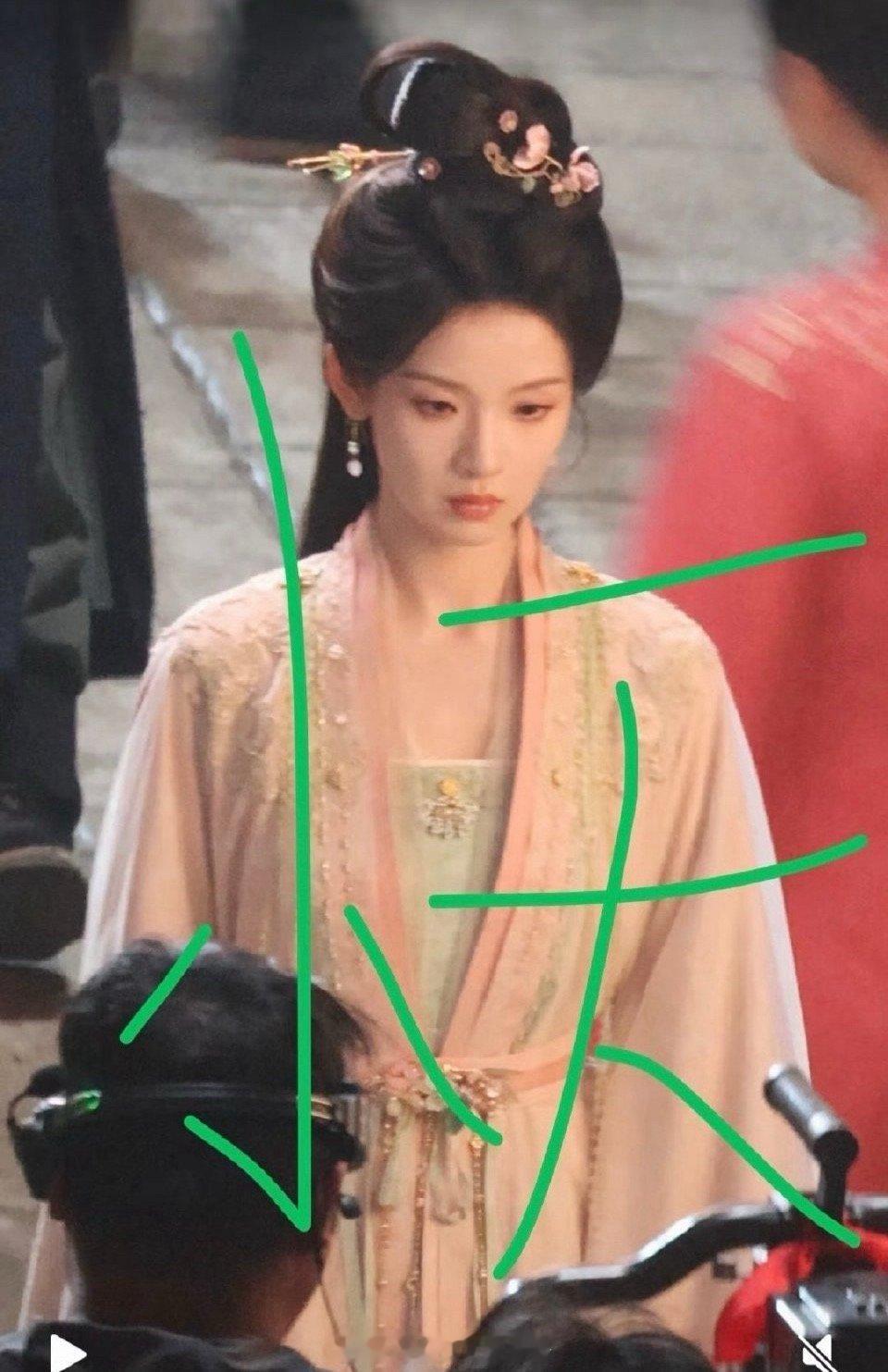 🐧对女主尽心了，这么多漂亮妆造[傻眼]能不能爆就看命 ​​​