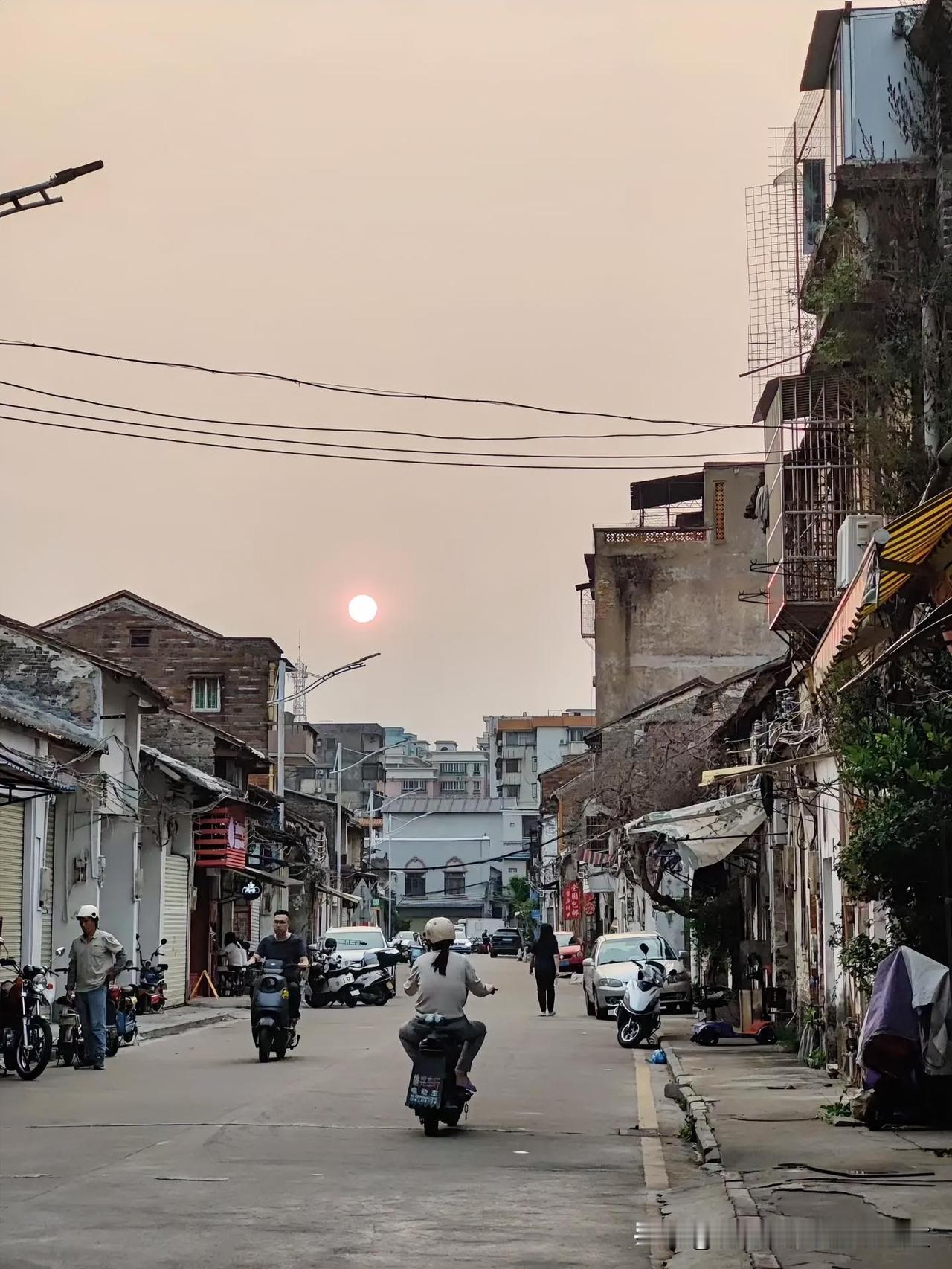 致年轻
 
昨天年轻，那是年龄
今天年轻，那是心态
天天年轻，那是快乐
永远年轻