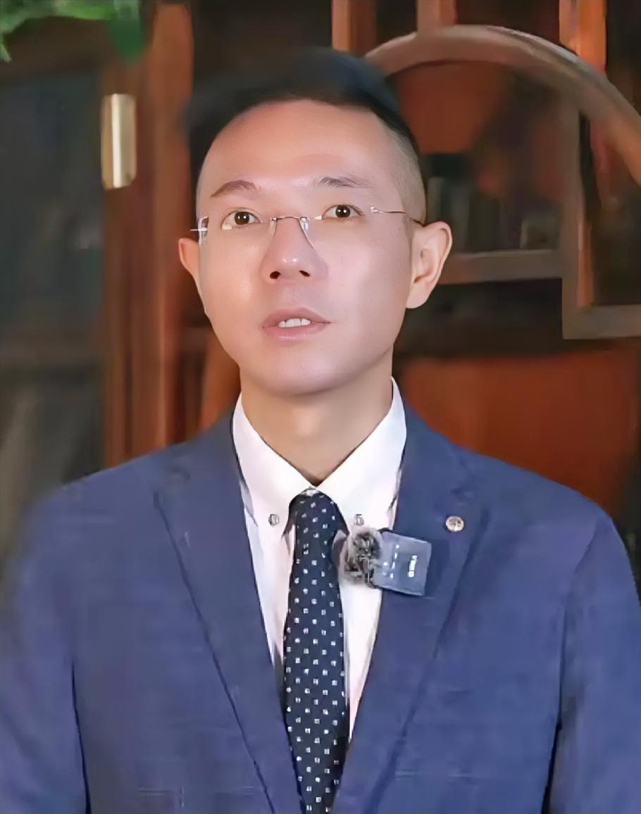 大快人心！
 
李圣律师太牛了！
​​​李圣律师在法庭上很理性。
他没有提高音量