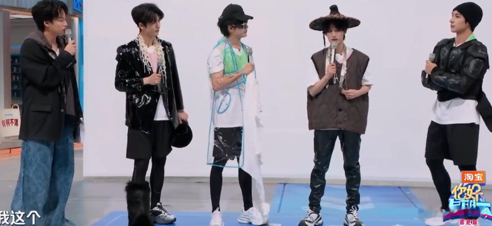 救命！丁程鑫武侠装扮又酷又萌，这杀伤力不大，可爱力倒是超标了！