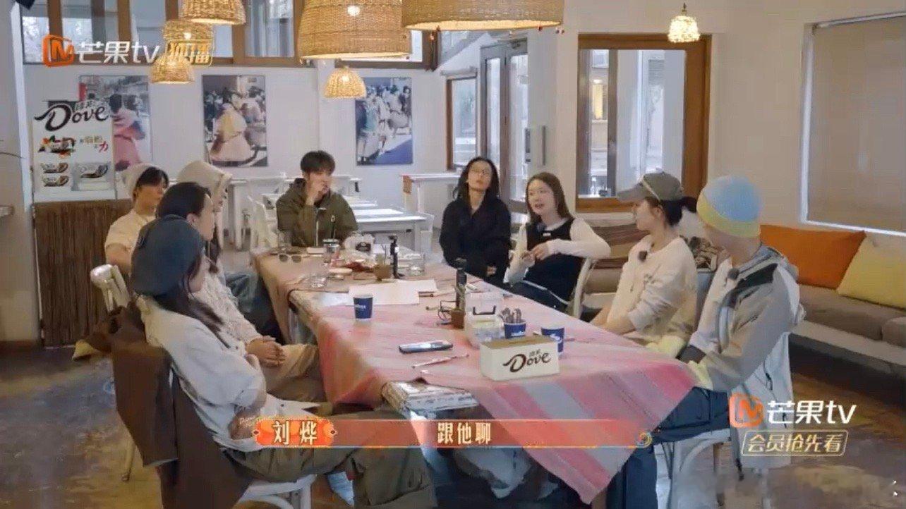 #刘烨一开口秒变访谈节目#刘烨一开口，瞬间变访谈！他的表达风格如此专业，荣梓杉感