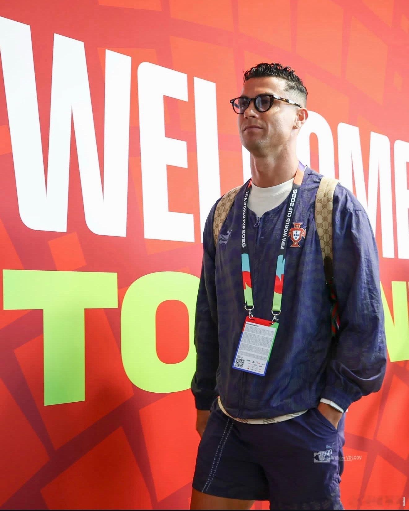葡萄牙vs克罗地亚戏剧性转折，先是C罗从卸球到射门一气呵成的进球，因为越位没算。