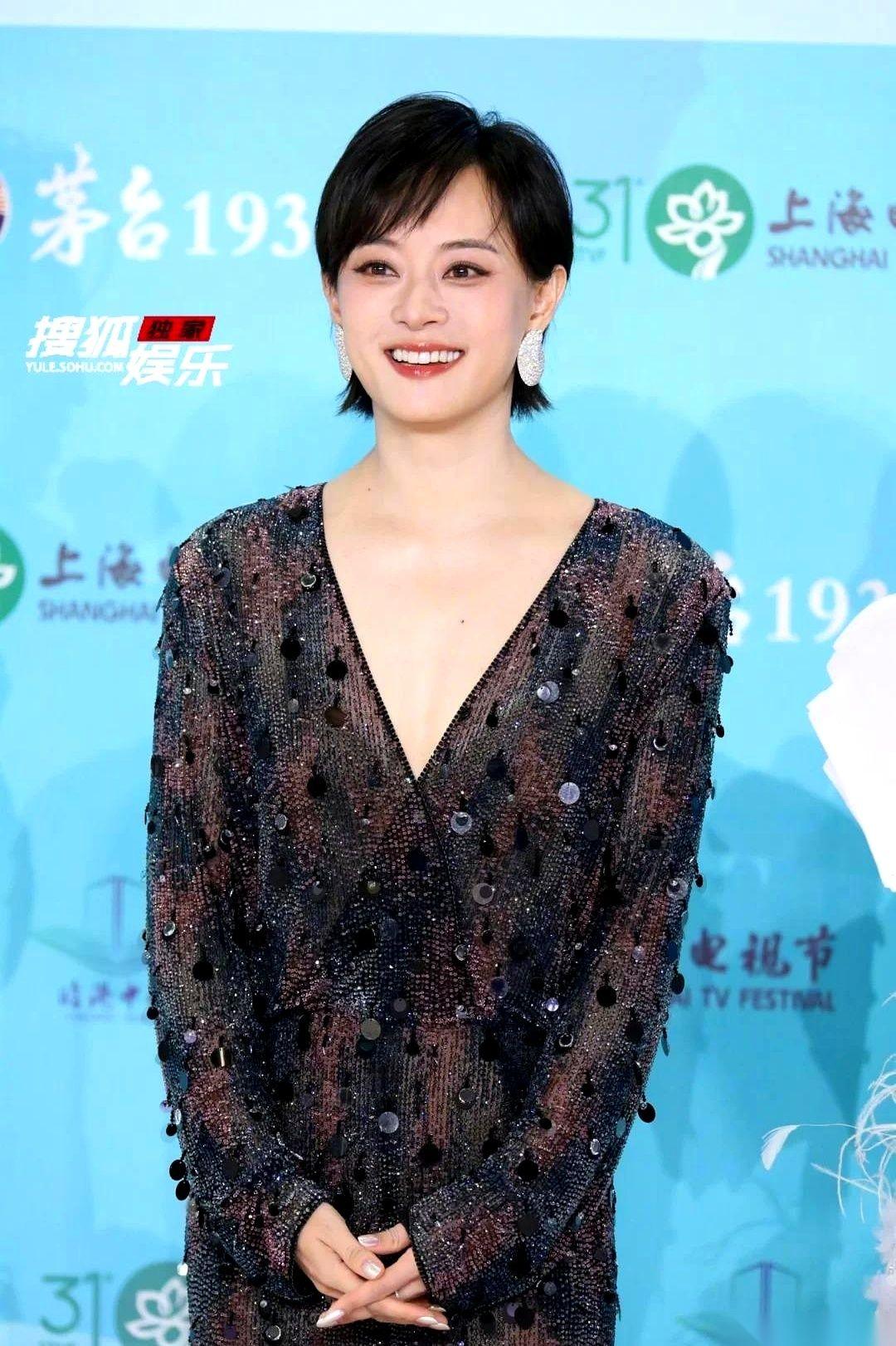 全场干坐一晚，颗粒无收。
眼睁睁看着90后的小妹妹上台封后，自己连个安慰奖都没捞