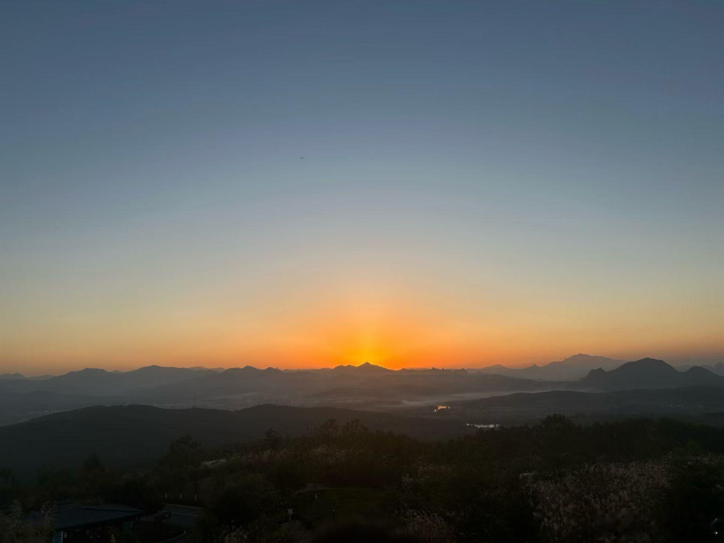 近一个月，不仅AI的一切都在指向模型应用，如火如荼。AI智能硬件的风也越来越大…