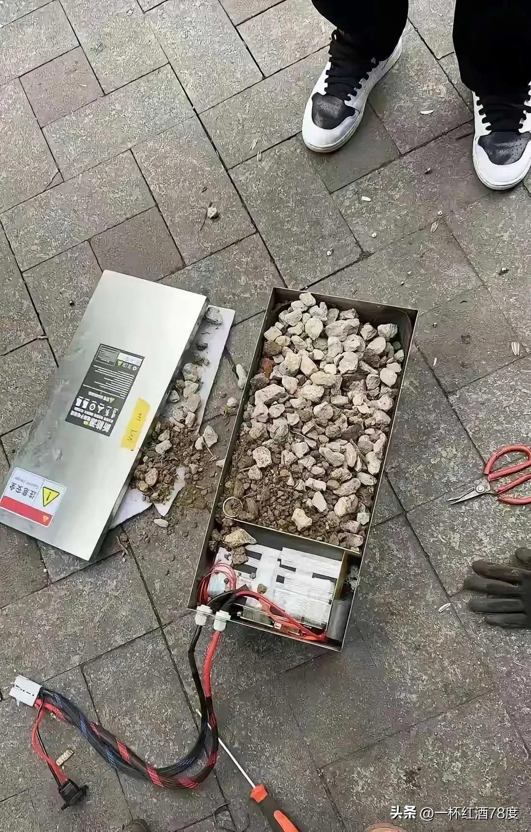 小电驴续航能力弱的问题终于找到了，原来是一个被掏空的胖子，这个虚标太多了，人怎么