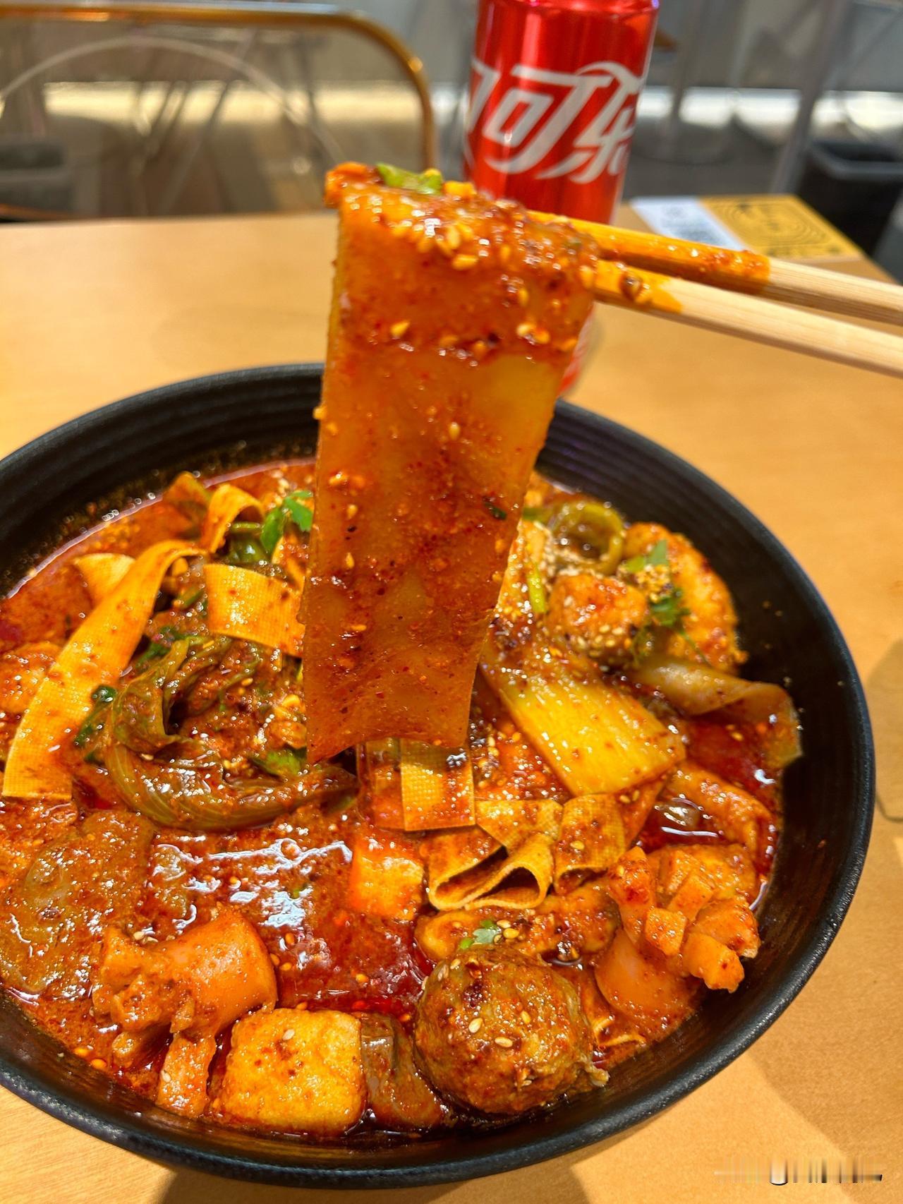 今年最舍不得删的照片再好的文案都不及抬头时的温柔入眼[送心]
朝霞无以伦比的美丽