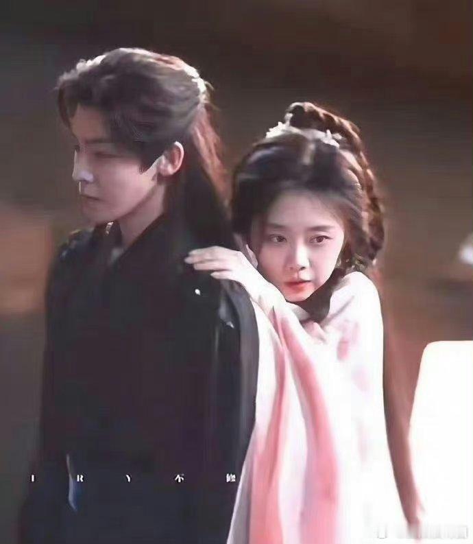 这是谭松韵新剧的路透嘛？！不会又是傻白甜的人设吧[求关注][求关注][求关注]感