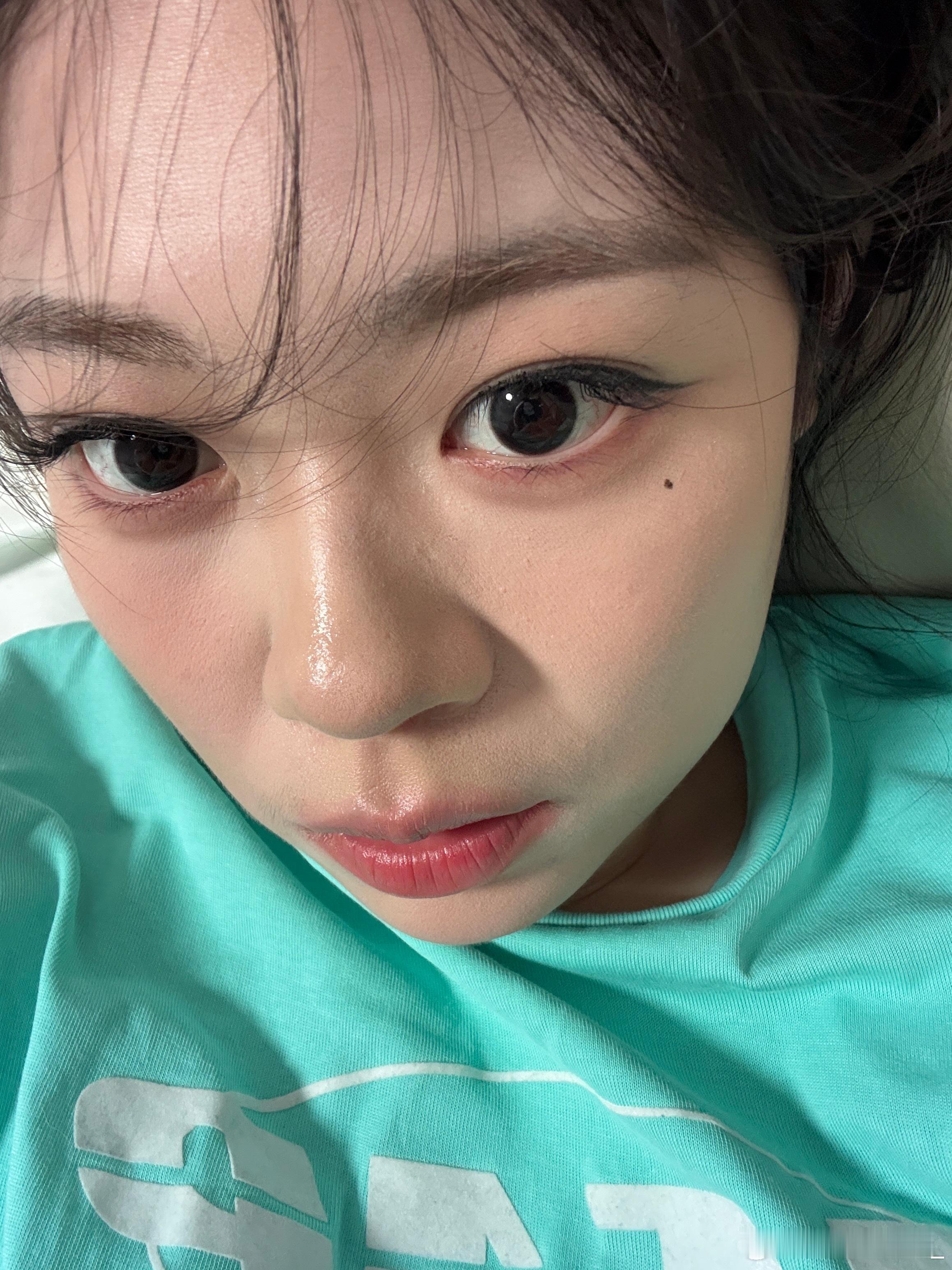青丘狐都给我去买啊姐妹们！！！！！！彻底打败韩女睫毛成为我的近期最爱了[awsl