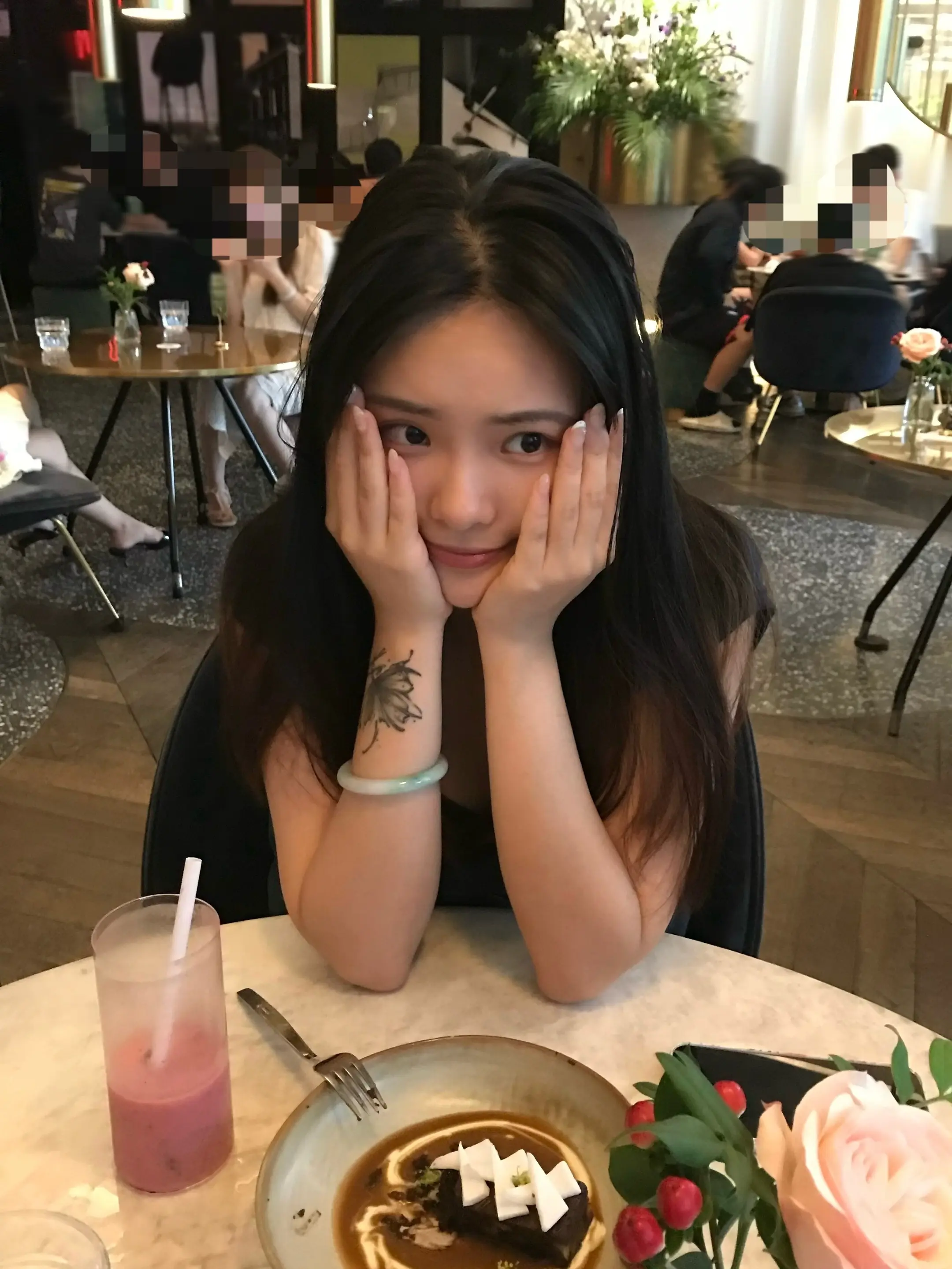 拍到好看的照片和吃到美味的美食，像是打了胜仗一样开心