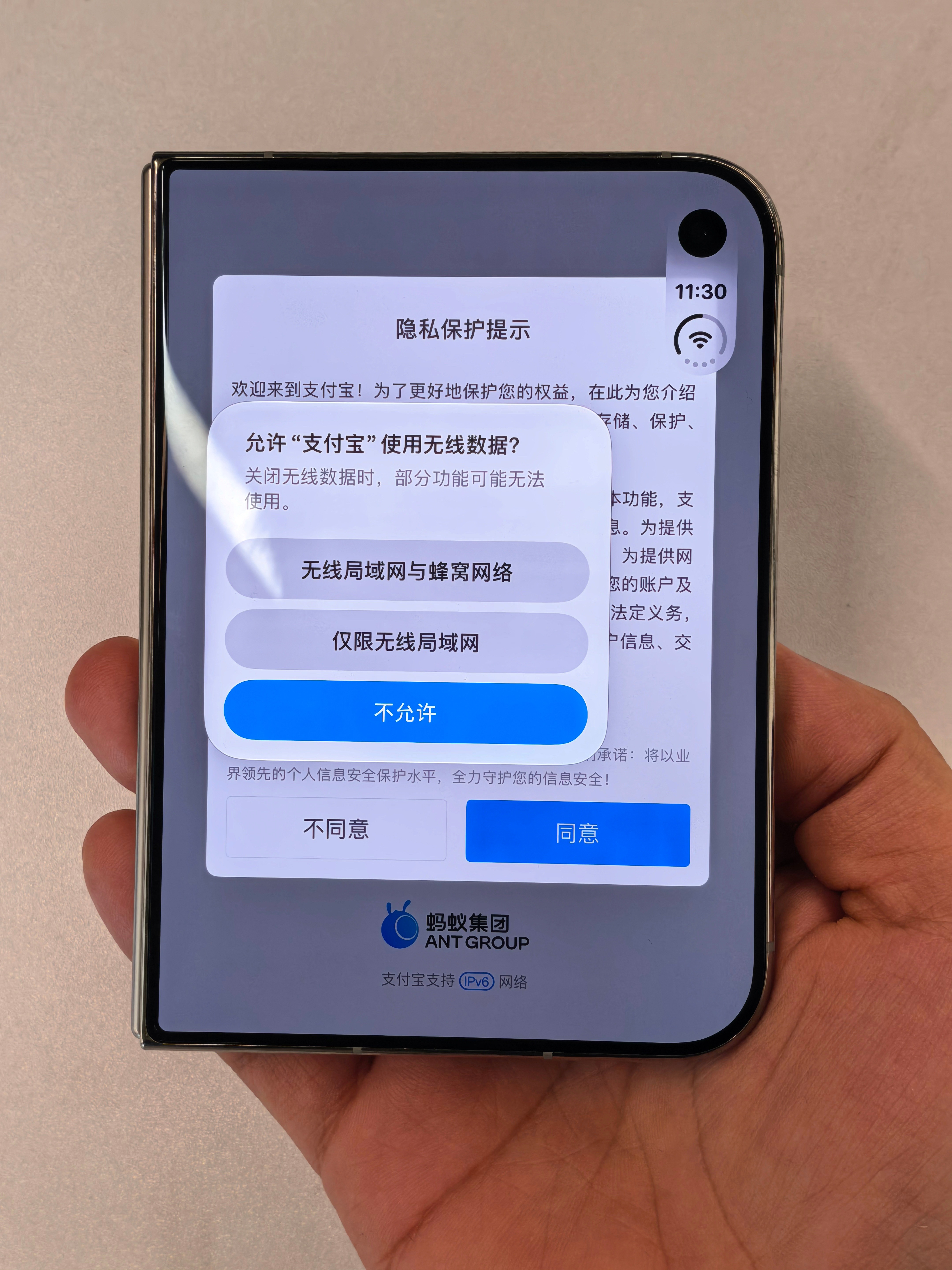 iPhone Duo这支付宝的适配，居然不居中，逼死强迫症的节奏啊[允悲]苹果折