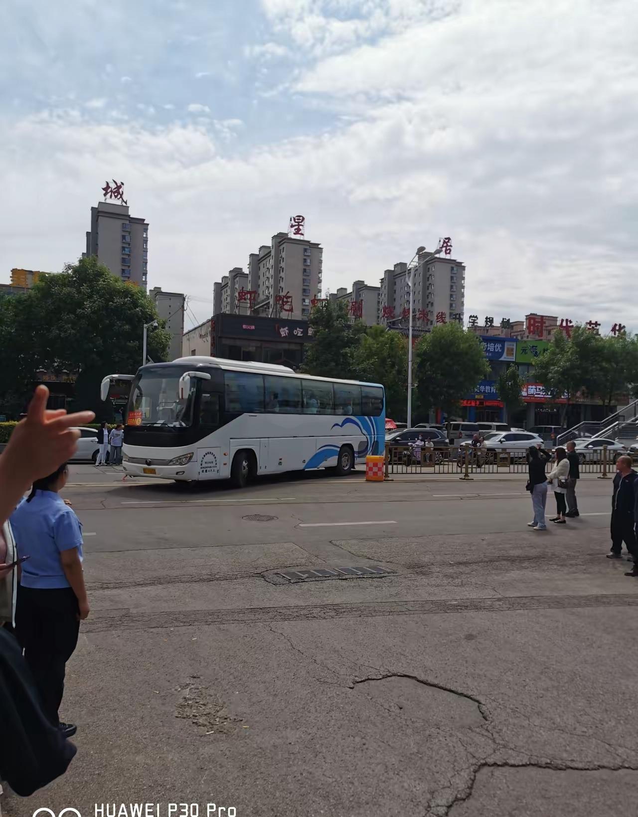 高考第二天上午是物理，没考完我大概心里就有数了。

很多局外人都在比较物理难还是