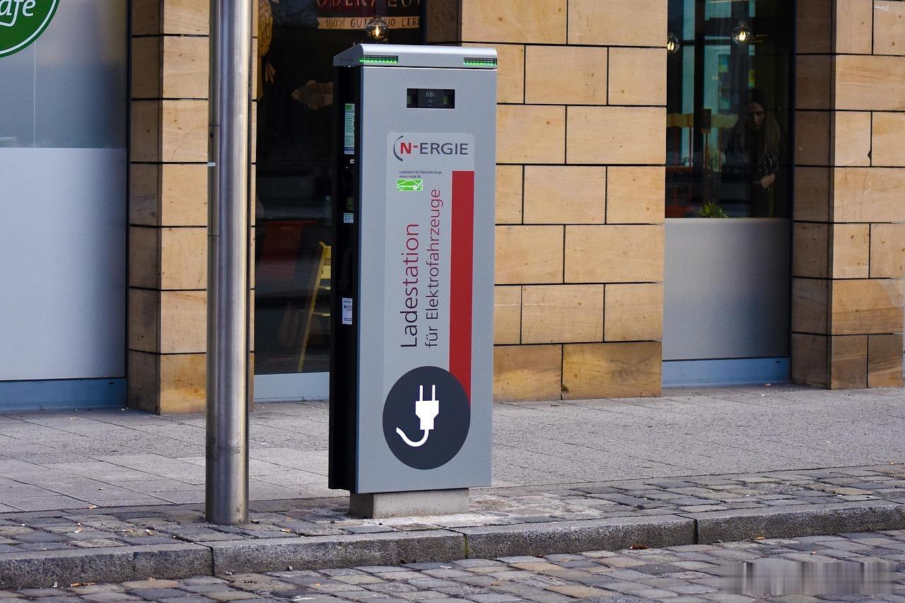 滴滴充电25年累计提供超17亿次充电服务，滴滴的玩法该咋看？近日，滴滴充电发布2