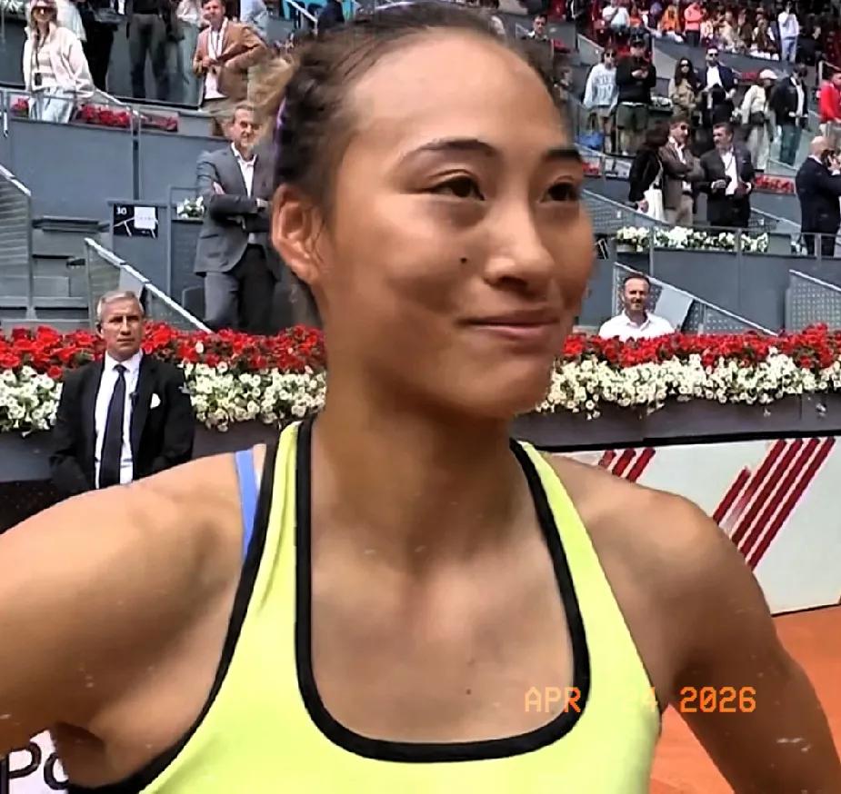 看郑欣文赛季红土场首秀，坐过山车般惊悚、刺激！
首盘1-6速败，如掉入深渊，心吊