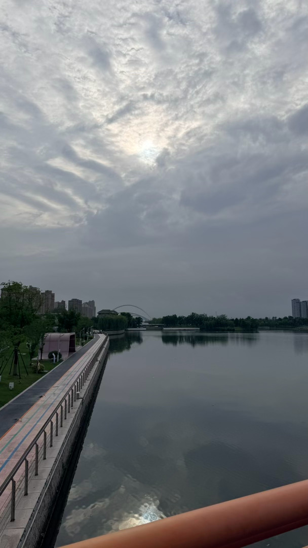 阵雨过后 