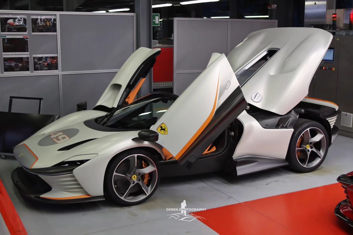 法拉利工厂内部图1. Daytona SP3 > Bianco Italia O