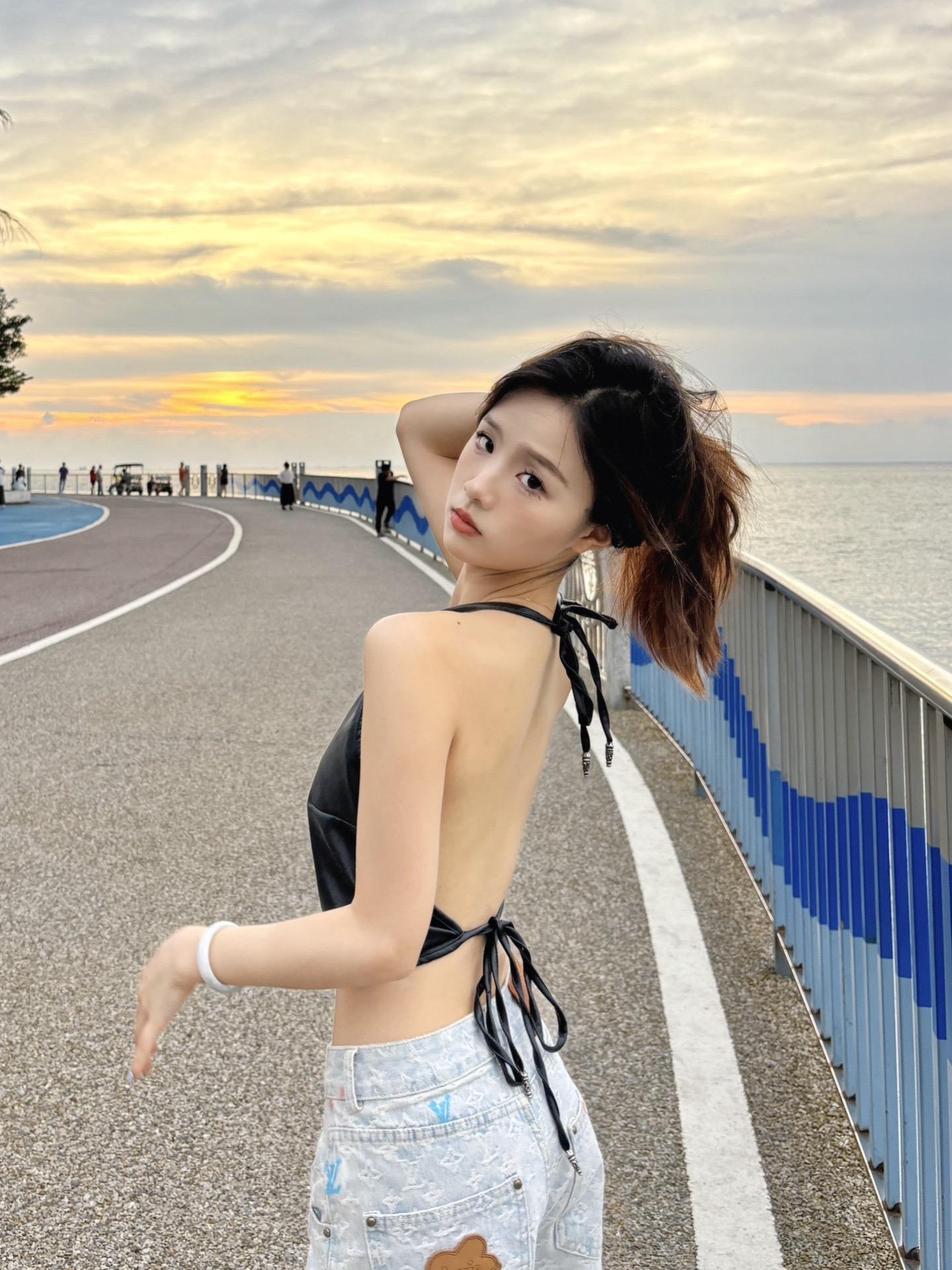 爱一个人先爱她多变的天气。