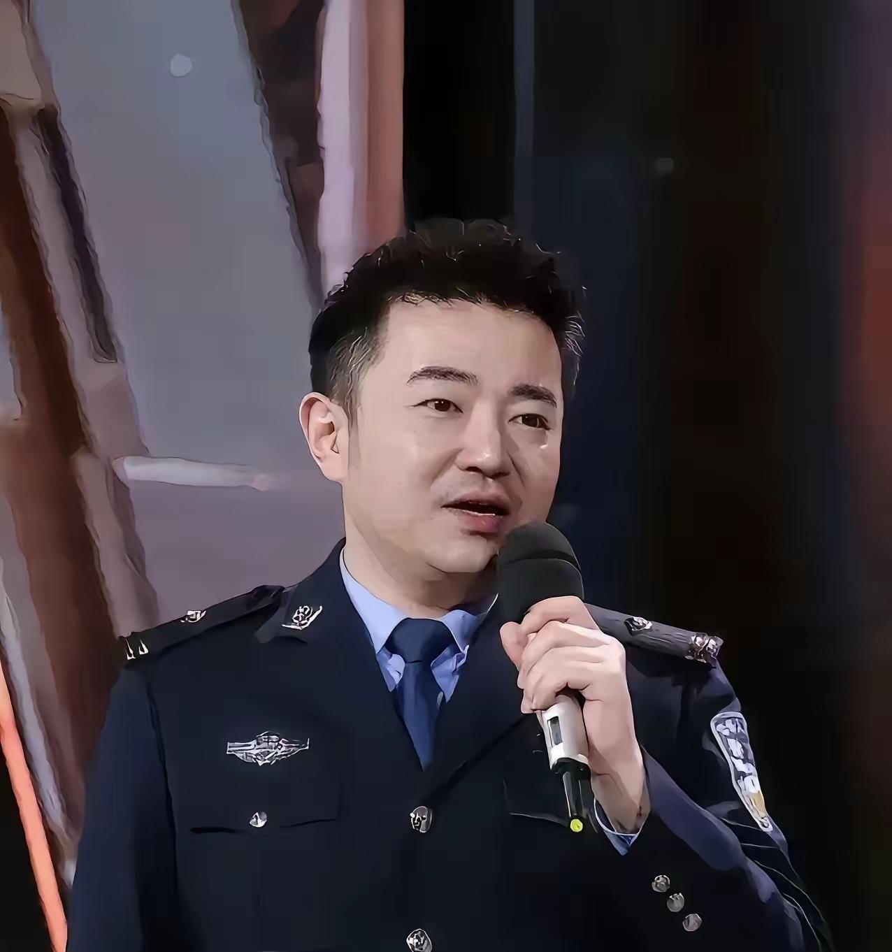 肃然起敬！母亲是公安局长，父亲是免费帮穷人打官司的律师，这个警二代37岁升副支队