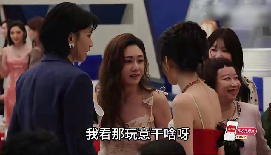 看完昨天的浪姐，你就会理解陈建斌在「甄嬛传」剧组天天头疼的原因了。30多个姐姐，