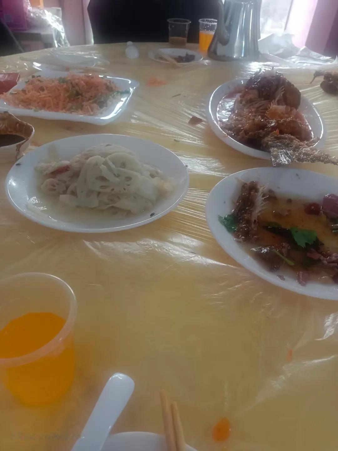 农村坐大席，简单实惠上档次！同样是凉拌菜，就喜欢老家这种味道！小时候，一听见去哪