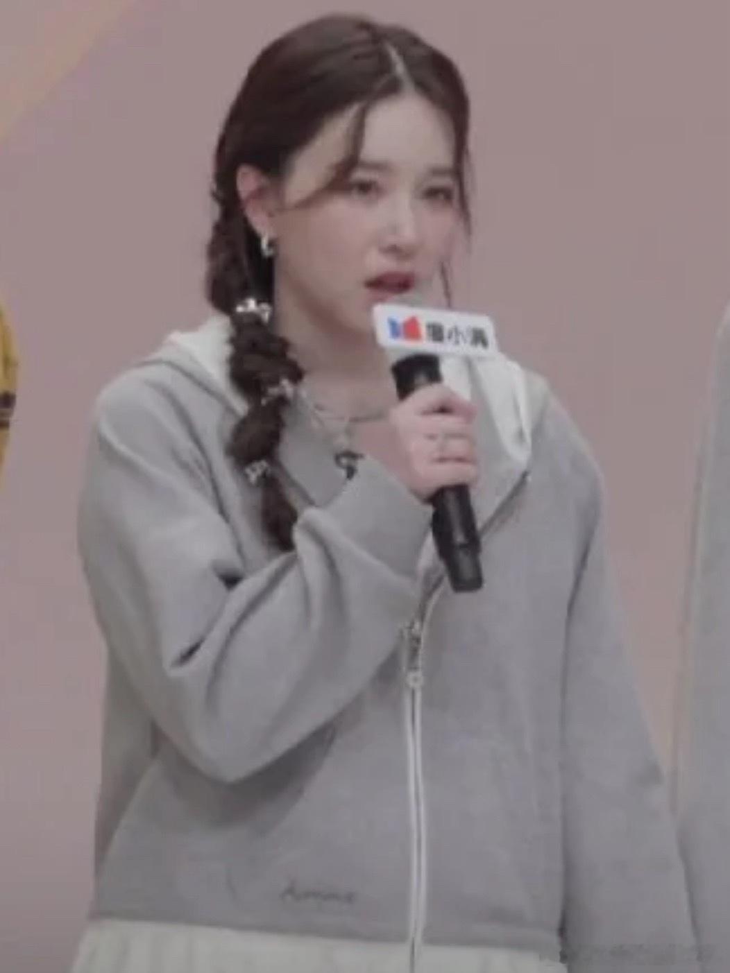 阚清子你咋这么命苦她们组没背下来歌词我也很疑惑但往年也有这种先例我也就不说啥了，