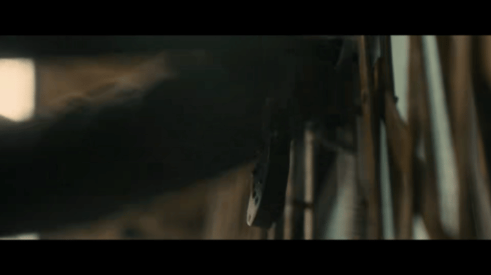 医馆奶奶扔下麻绳的这一刻看到这幕真的控制不住掉眼泪！一句台词没有，却用一根麻绳救