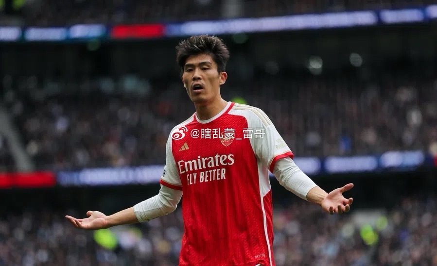 12月8日讯 根据荷兰媒体《VI》的报道，阿贾克斯在补强防线的过程中，将引援目标