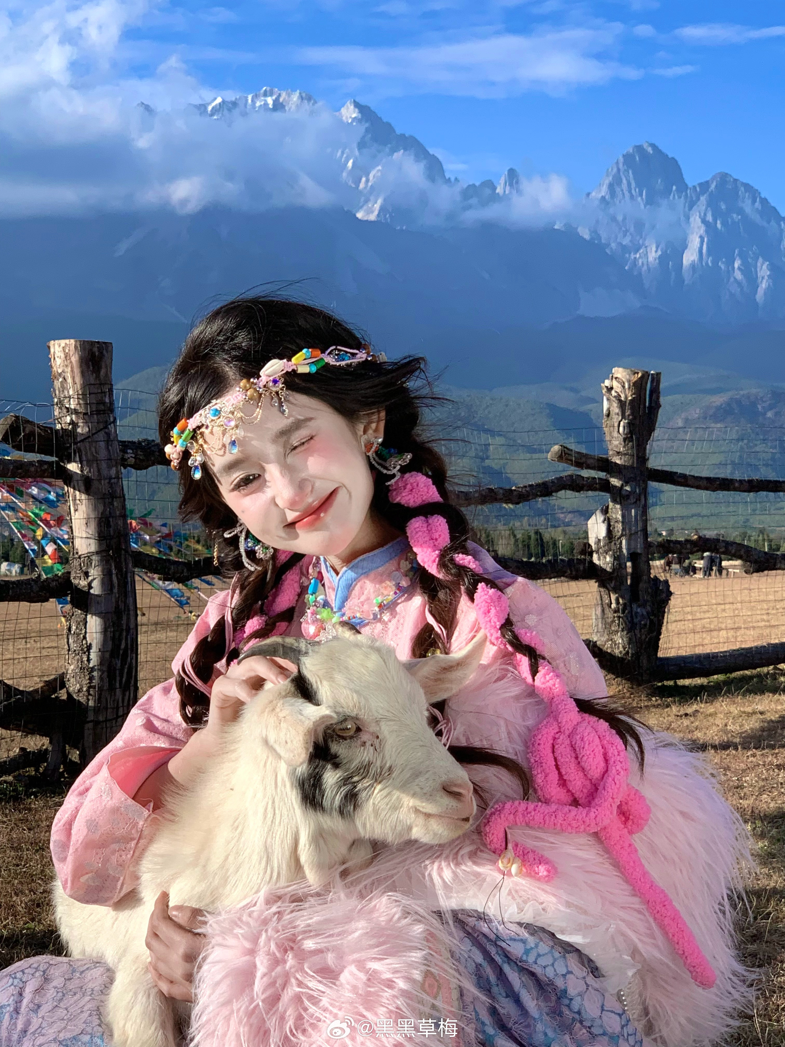 在玉龙雪山拍到了人生照片！又抱小羊咯🐑 ​​​
