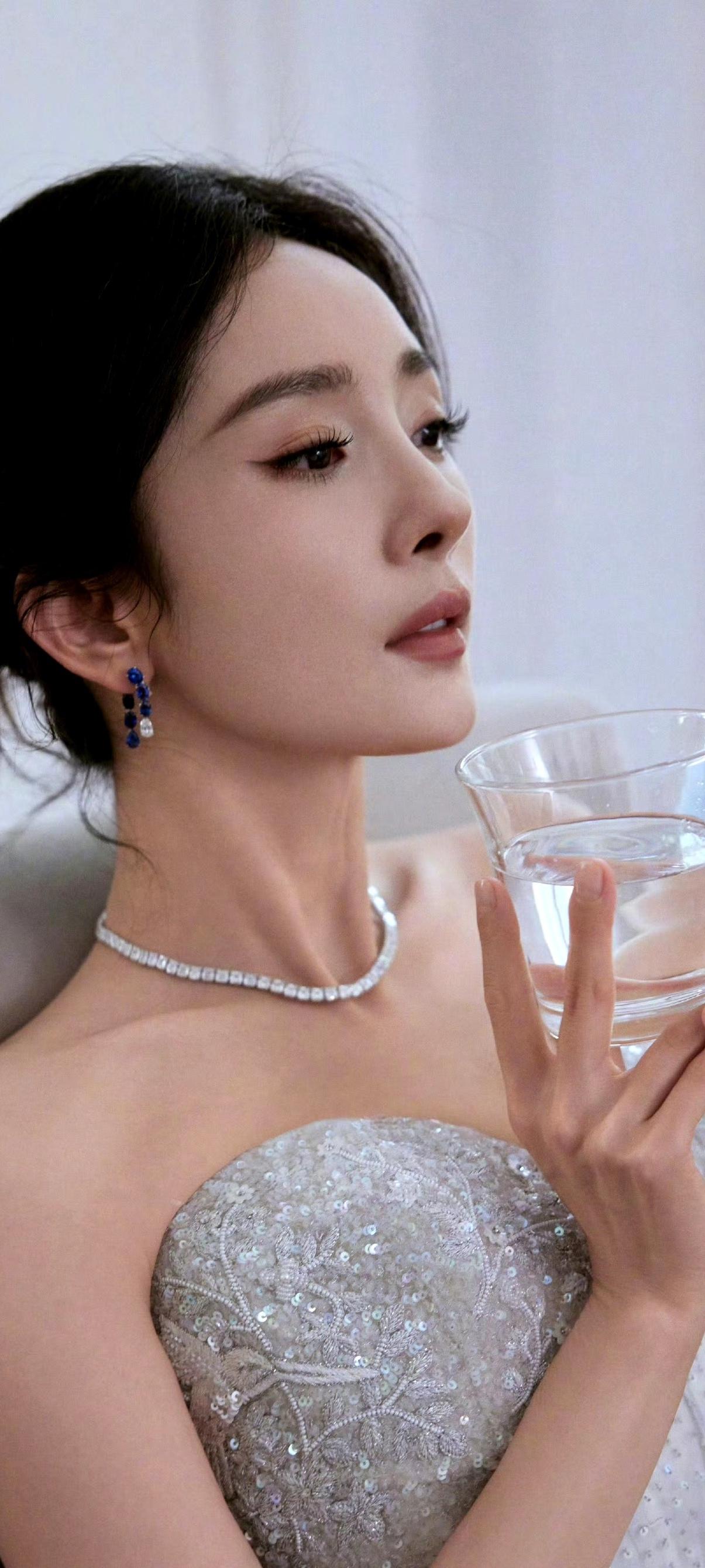 杨幂美照，哪一组好看？一眼沦陷的神级美图 杨幂 杨幂身材 杨幂照片 杨幂名场面 