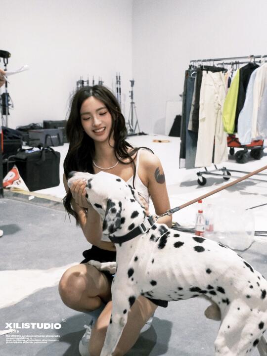 花絮| 拍摄现场闪现一只可爱的修狗🐶