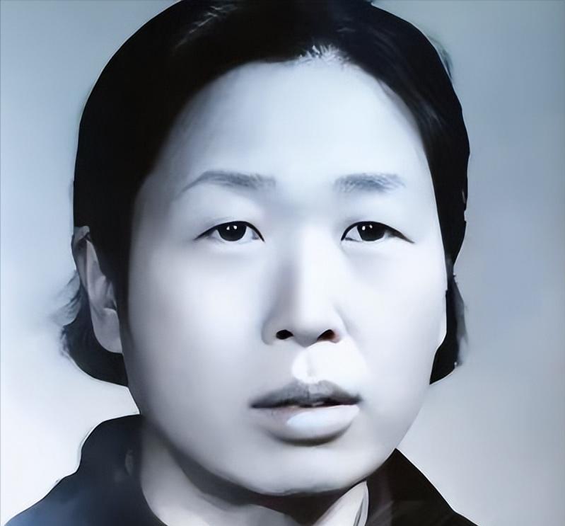 1977年底，原中组部副部长高淑兰被中央免去职务。她收拾好办公桌上的私人物品，交