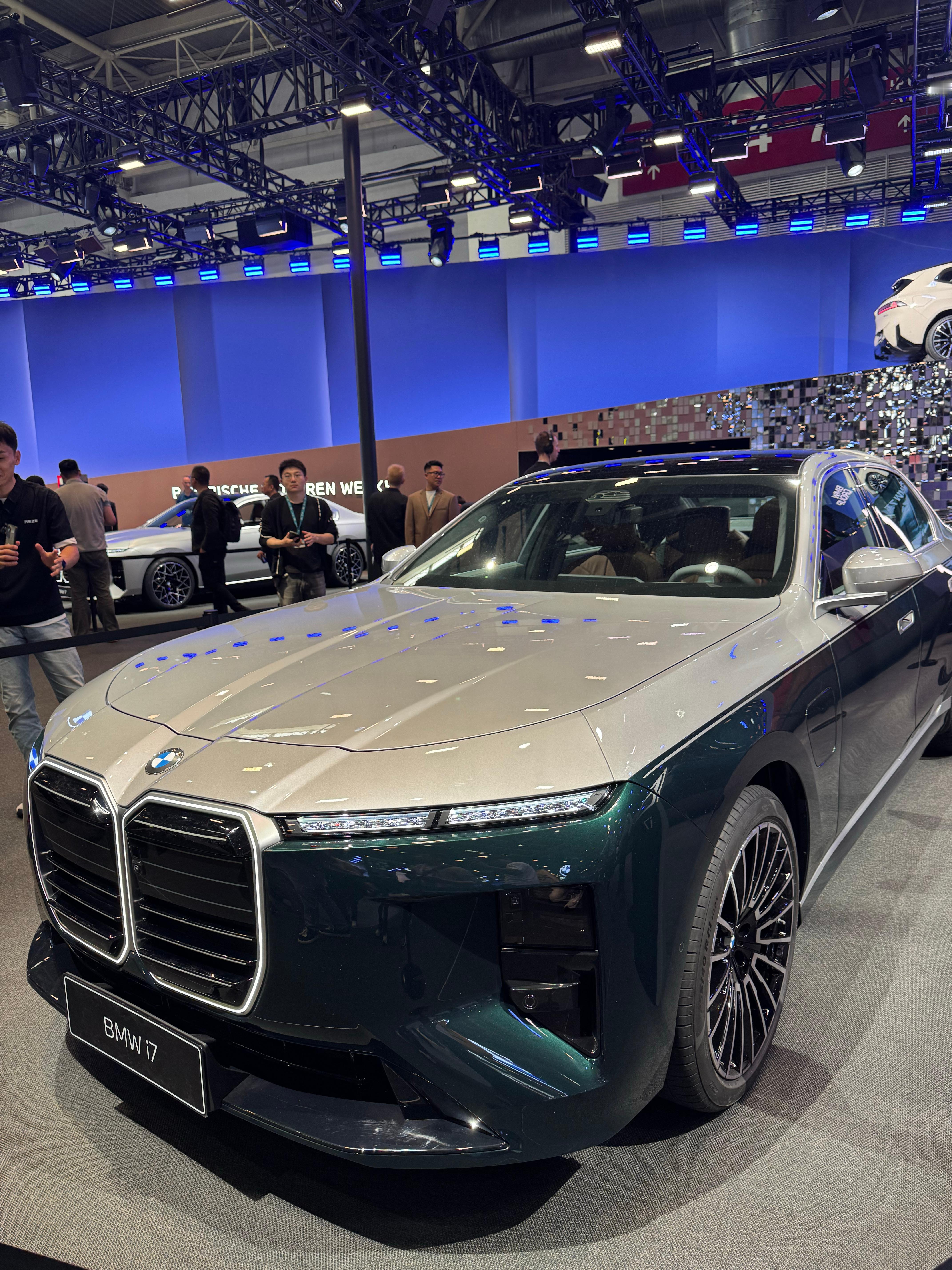 BMW进入新世代让旧能源汽车好好看看这世界的一路繁花！ 