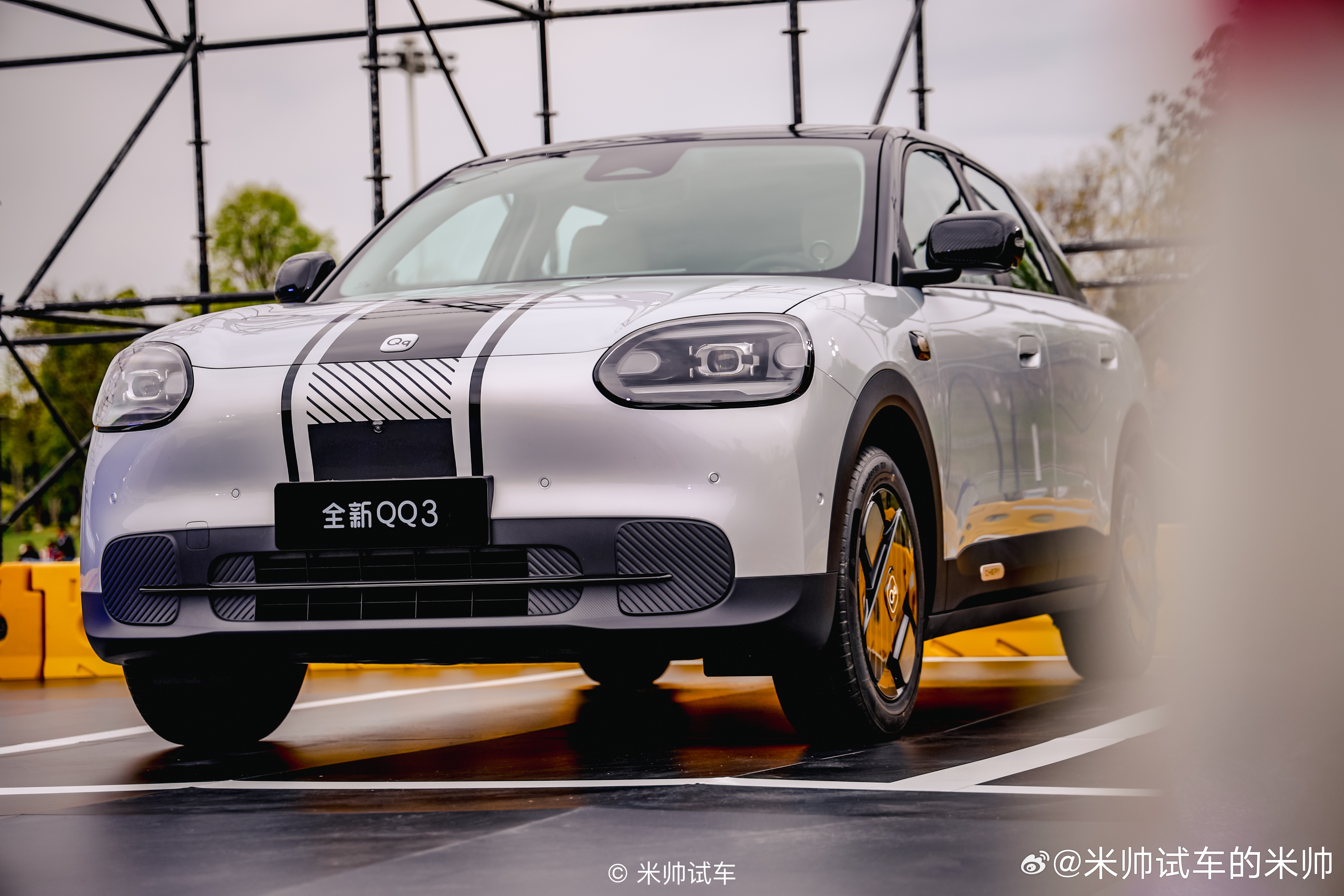 全新QQ3今晚上市，经典熟悉的IP，归来时亦是内外兼修，外观持续呆萌可爱，内饰空