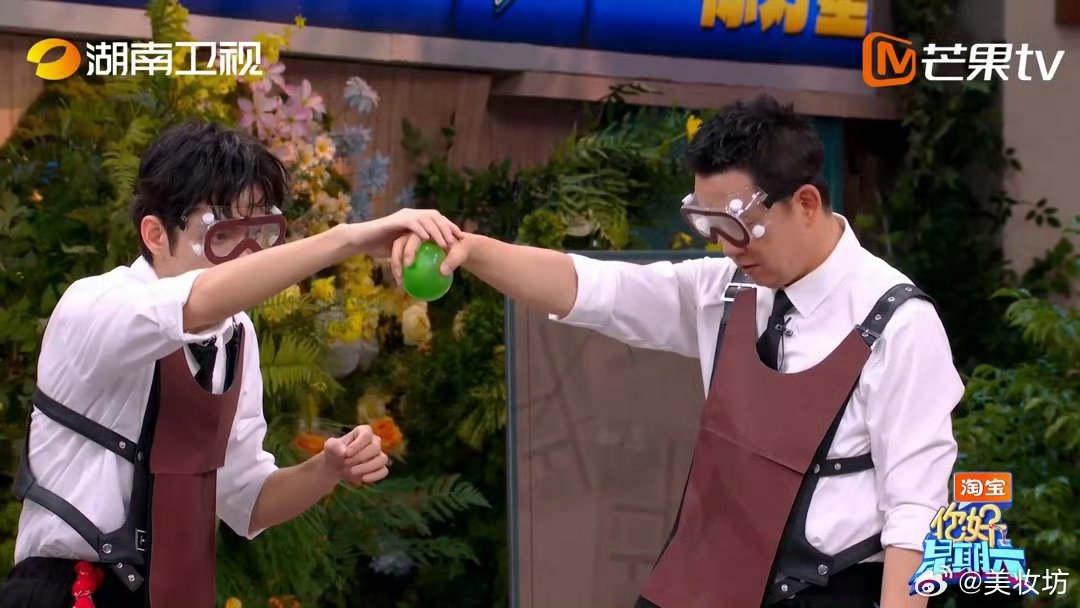 丁程鑫就这样水灵灵地坐起来了你好星期六 谁懂啊！被水砸完还干干净净坐起来，小丁也