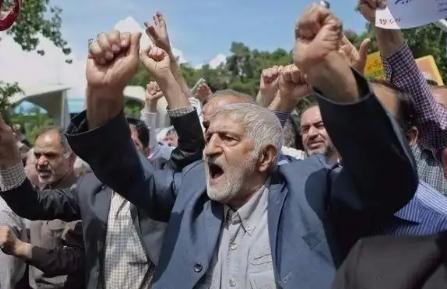 炸9天未服！伊朗百岁元老下无期限追杀令，特朗普慌到白宫祈福！战争交手第9天，最震