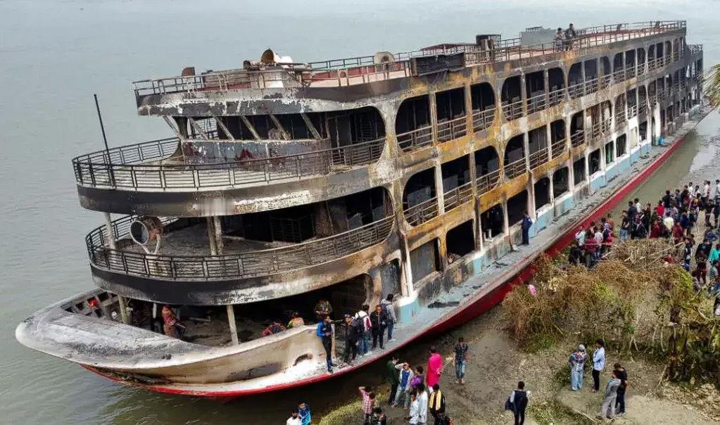 “4000人同时惨死！”这是上世纪最大的海难，客轮和游轮在茫茫大海上相撞，瞬间被