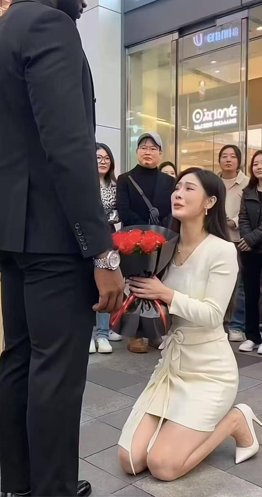 这……[费解][费解][费解] ​​​是摆拍，还是真爱？ ​​​