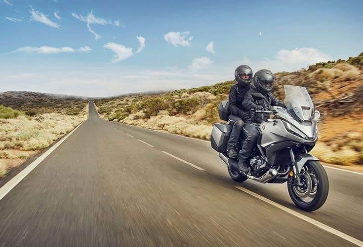 别让昨天的遗憾，挡住今天的阳光。
走过的每一步都不算白费，好的是惊喜，
坏的