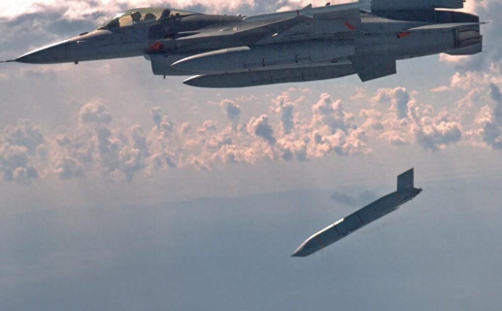 谁能想到，平时耀武扬威的老美，这回是真的急眼了，竟然连压箱底的保命家当都要掏空了