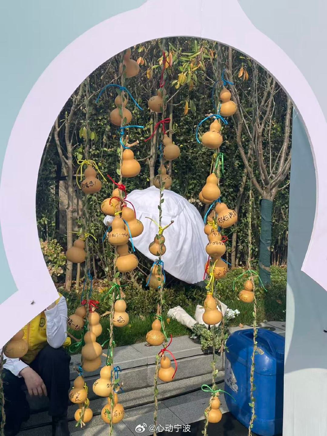 【纪念墙增至5座！840多个名字镌刻宁波大爱 】3 月 3 0 日 ， 宁 波 