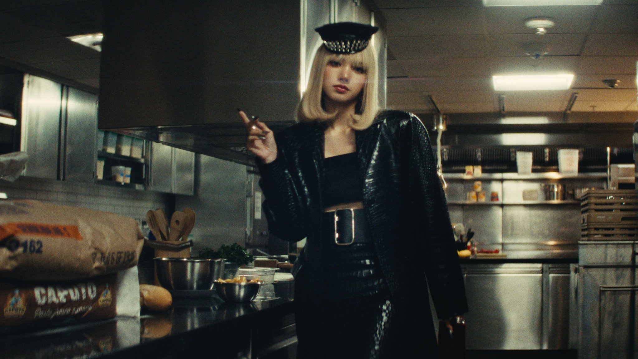 LISA[超话]  🖤 LISA主打单曲Tarantino 261023 LI