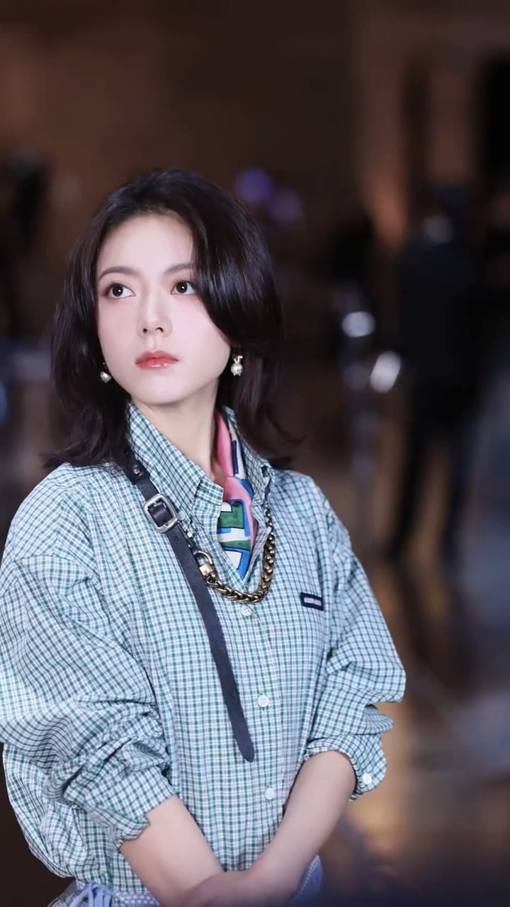气场全开的麦总🥰是大气知性又灵动的美🥹赵今麦齐肩发珍珠耳环造型赵今麦知性又灵