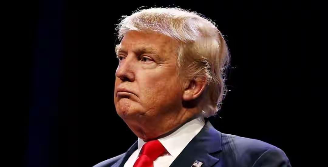 当不成总统了？特朗普刚警告31国，美“后院失火”，波兰使馆被炸
 
很多人看到这