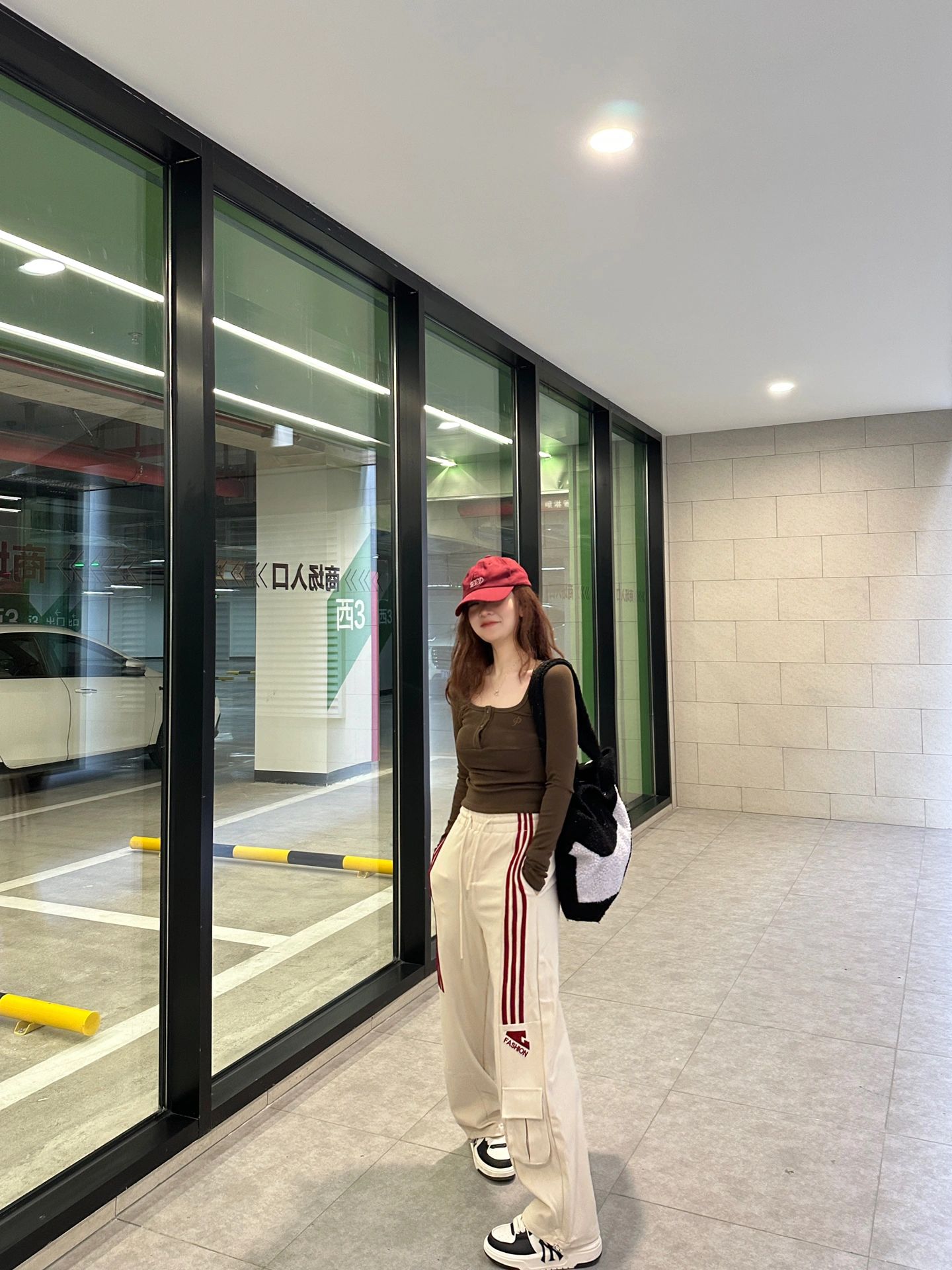 休闲风运动辣妹穿搭