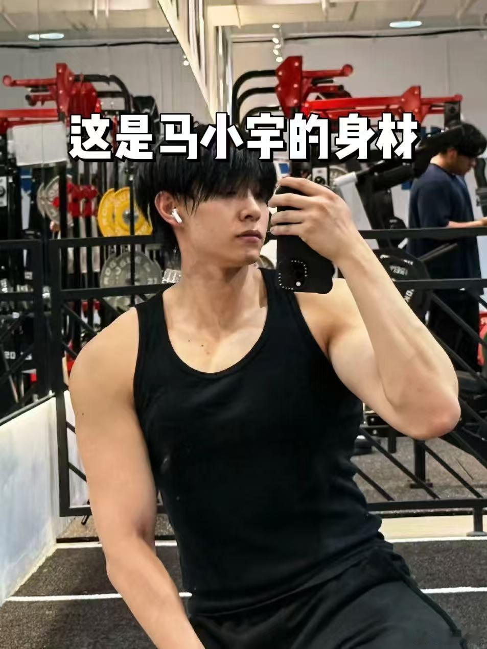偶遇马小宇霸总剧拍摄现场现场直击马小宇拍霸总戏！一举一动都很有那股高冷矜贵劲儿，