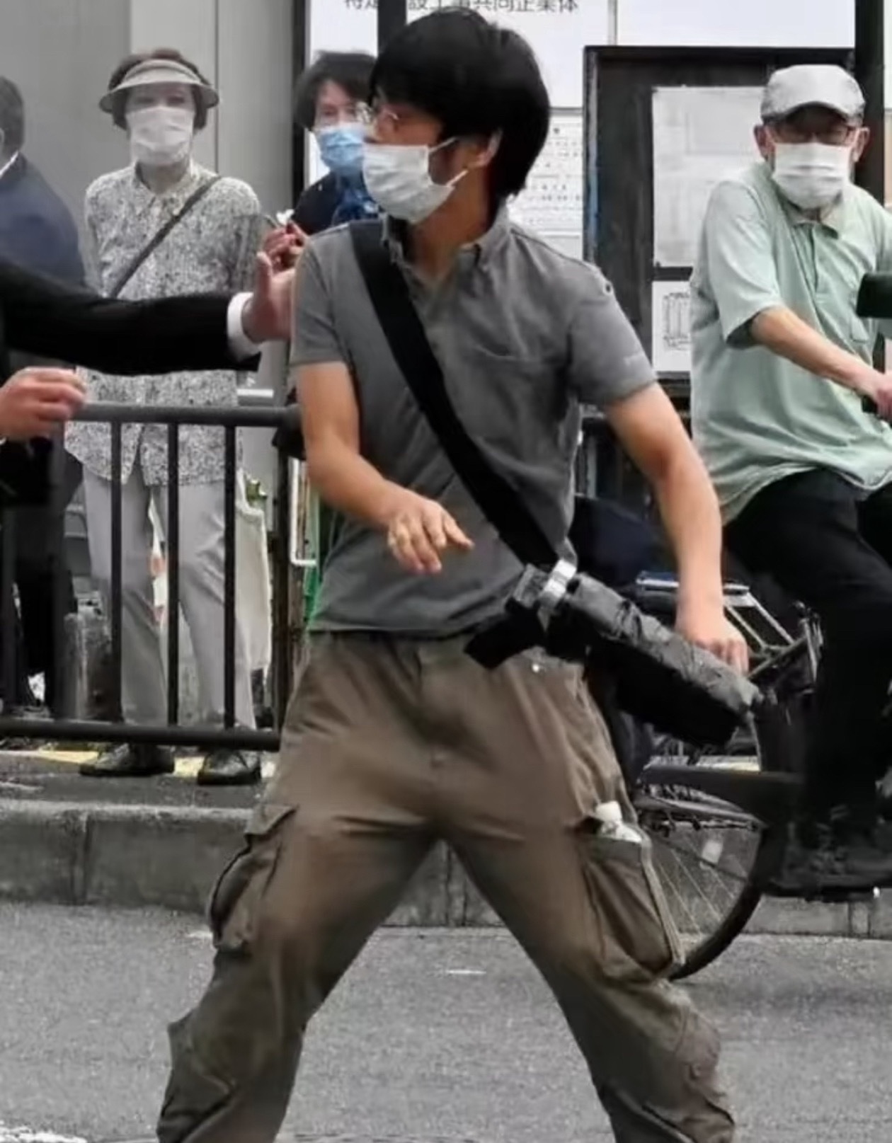 日本右翼用731数字疯狂挑衅安倍晋三当年坐过731编号的飞机走的时候，应该没啥痛